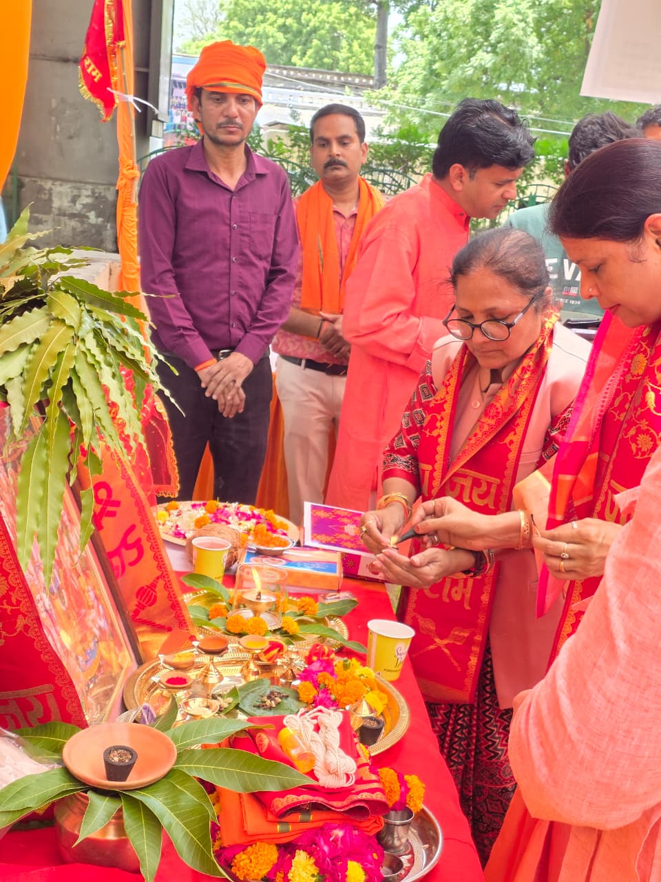 Lucknow University Hosts Grand Bada Mangal Bhandara With Community Participation