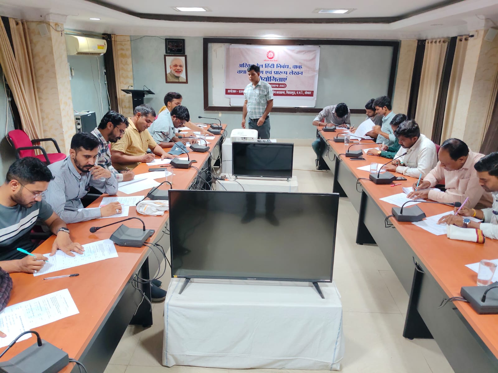 Bhopal’s Nishatpura Railway Workshop Hosts First-Round Annual Three-Day Hindi Competitions Bhopal’s Nishatpura Railway Workshop Hosts First-Round Annual Three-Day Hindi Competitions