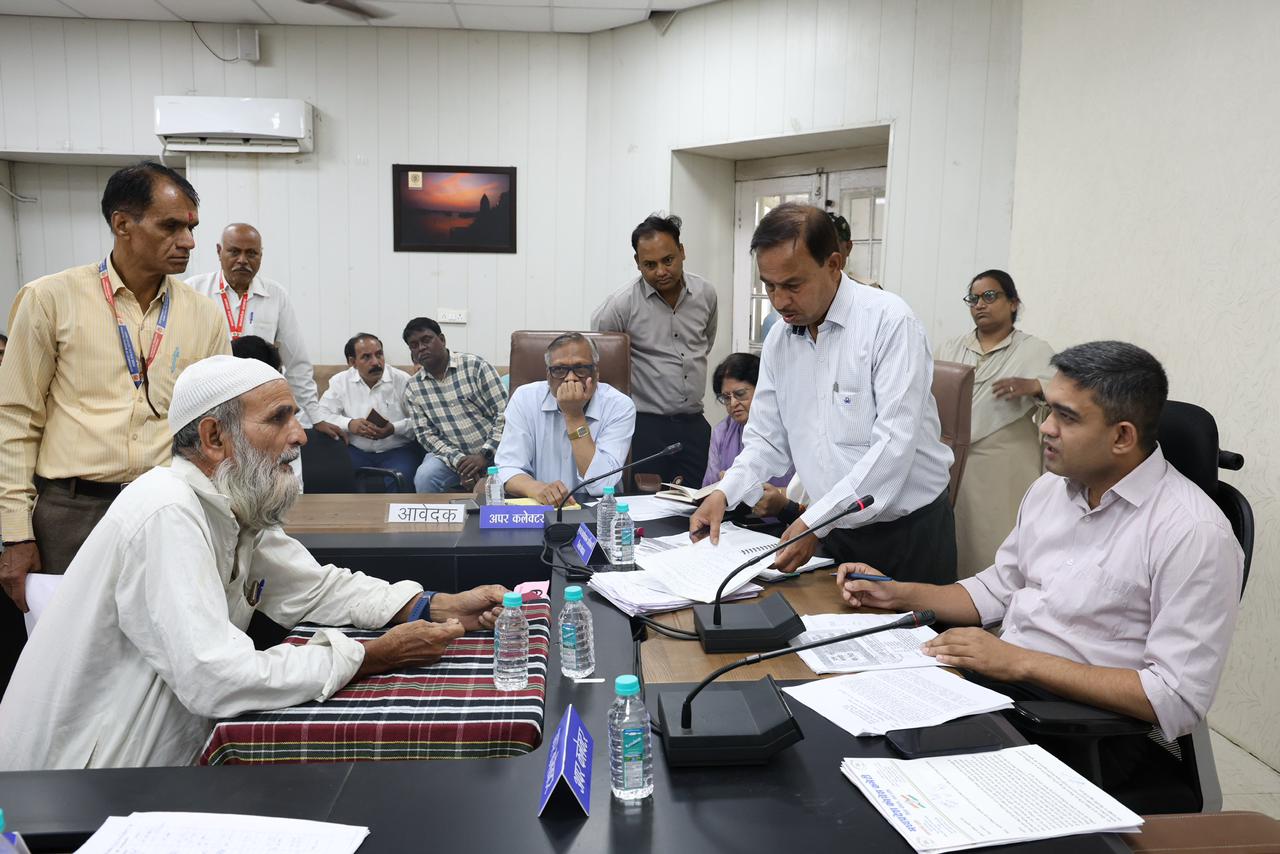 Collector Hears Citizens’ Problems During Public Hearing in Bhopal District Collector Hears Citizens’ Problems During Public Hearing in Bhopal District