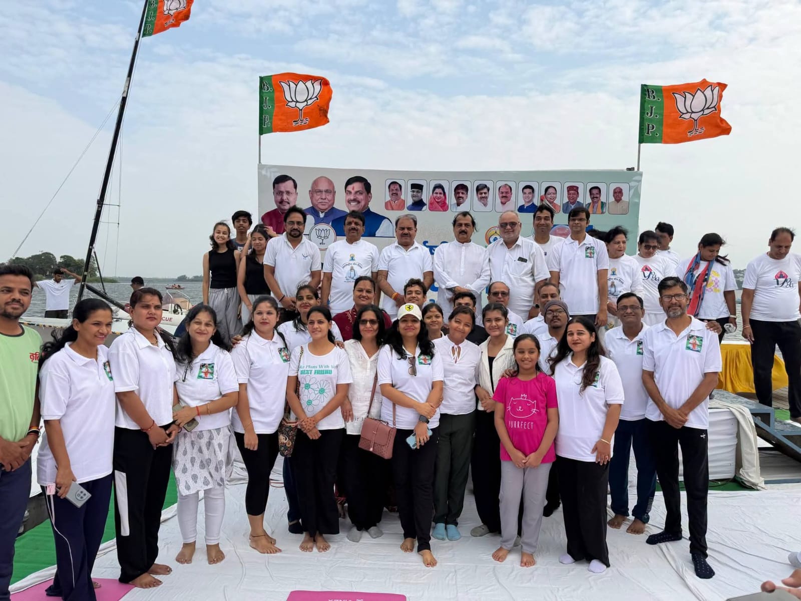 MLA Bhagwandas Sabnani Participates in Mass Yoga Programme at Boat Club MLA Bhagwandas Sabnani Participates in Mass Yoga Programme at Boat Club