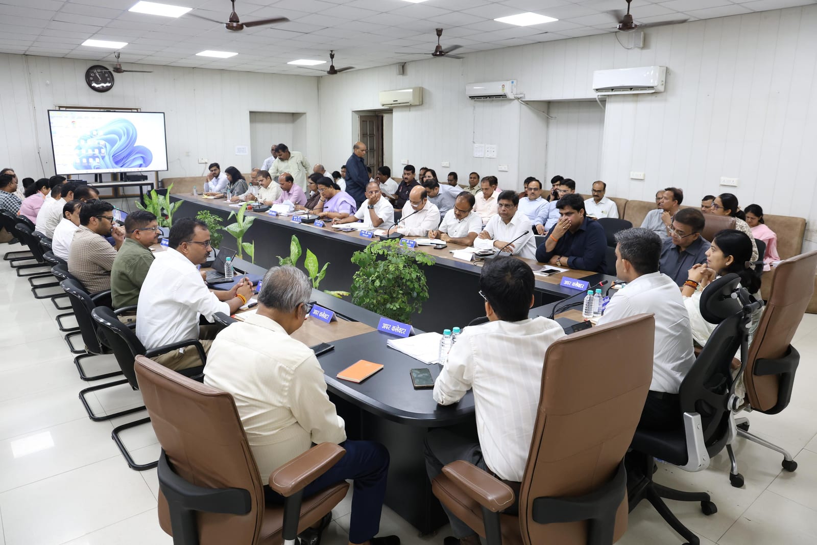 Collector Priyank Mishra Reviews Time-Limit Letters, Directs Faster Welfare Delivery