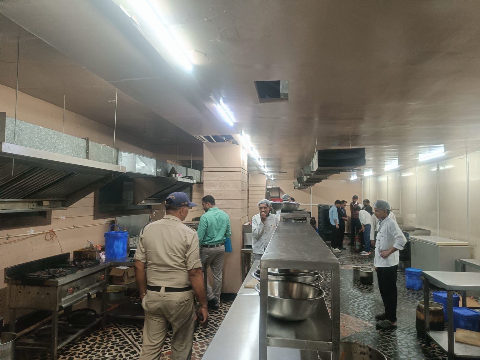 Joint administrative team inspects three hotels in Halalpur, issues notices