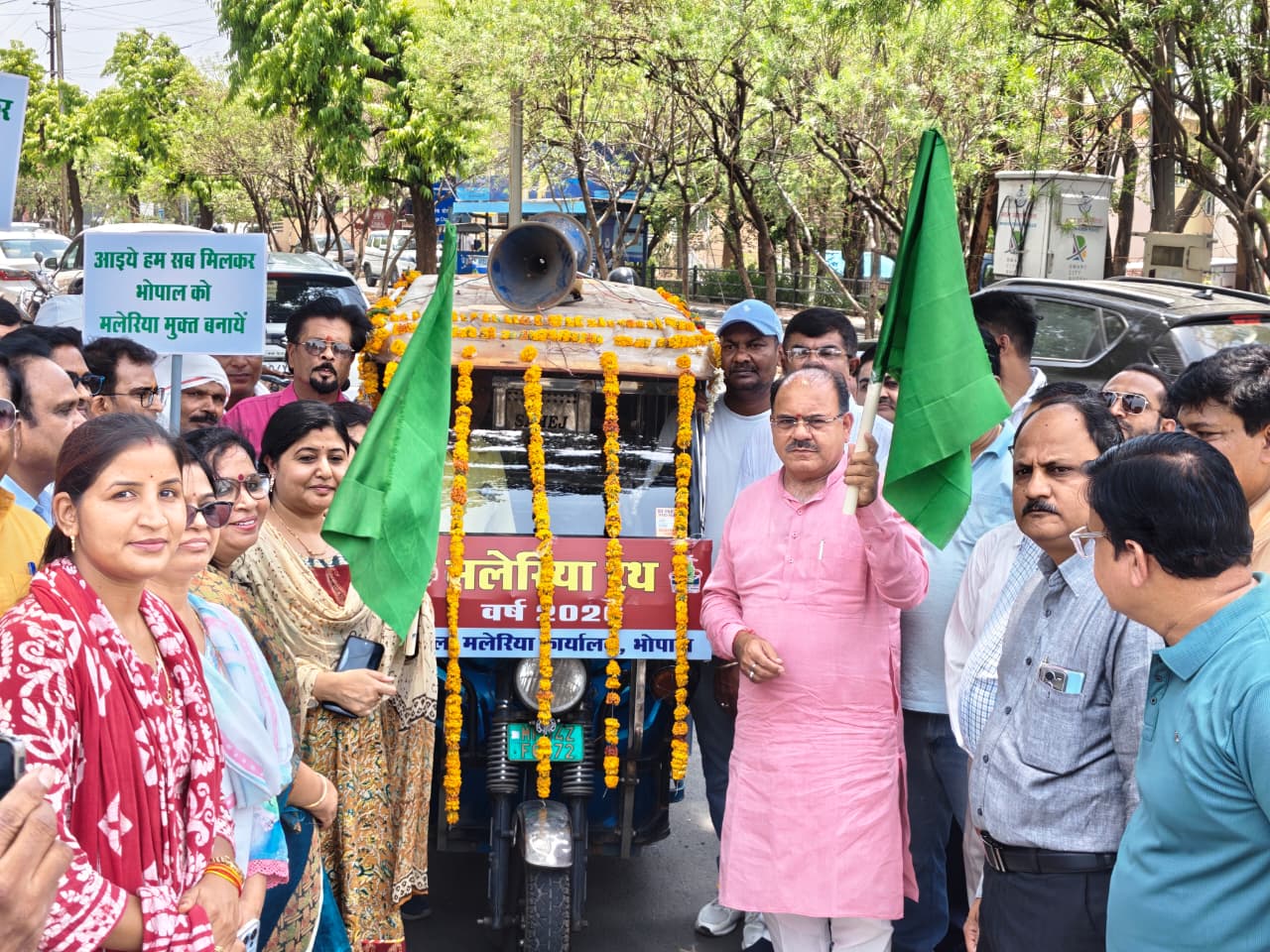 MLA Bhagwandas Sabnani flags off malaria awareness rath in Bhopal MLA Bhagwandas Sabnani flags off malaria awareness rath in Bhopal