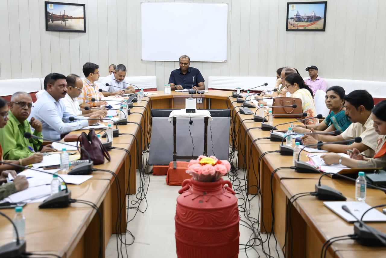Bhopal division holds weekly review meeting on pending time-limit letters