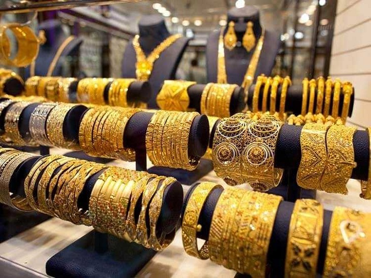 Silver Falls to Rs 2.36 Lakh Per Kg, Gold Drops Too Silver Falls to Rs 2.36 Lakh Per Kg, Gold Drops Too