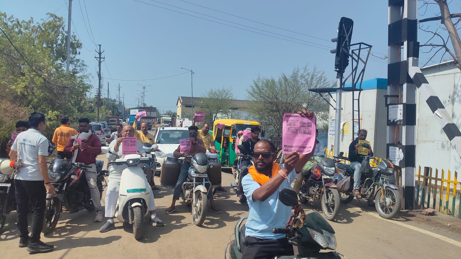 Special campaign marks International Level Crossing Awareness Day in Bhopal