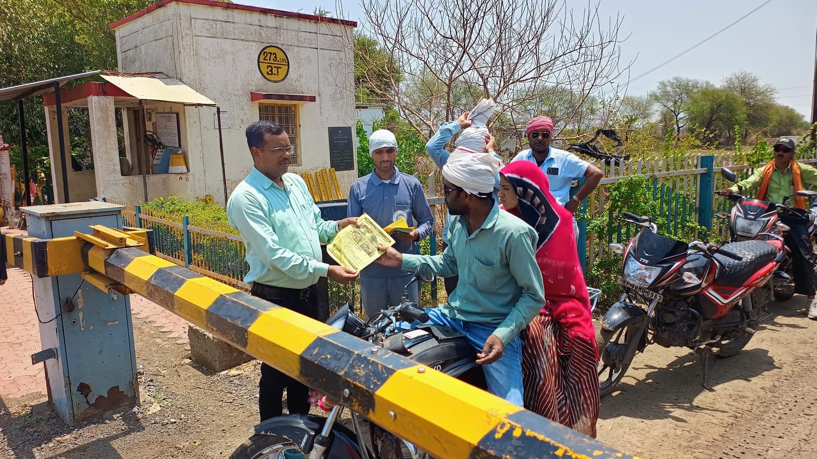 International Level Crossing Awareness Week Observed in Bhopal Railway Division