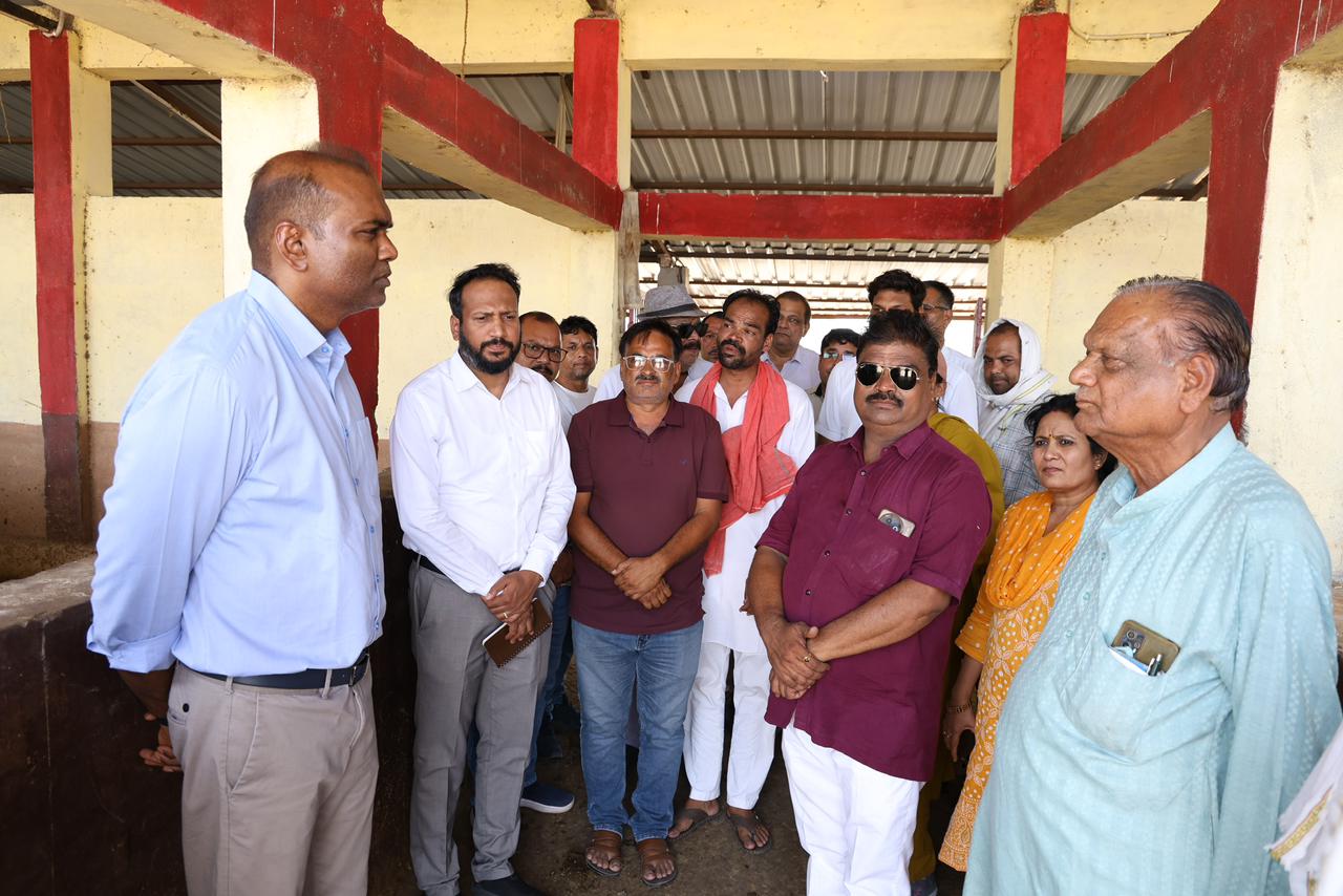 Divisional Commissioner tours villages, reviews women-led rural initiatives in heat