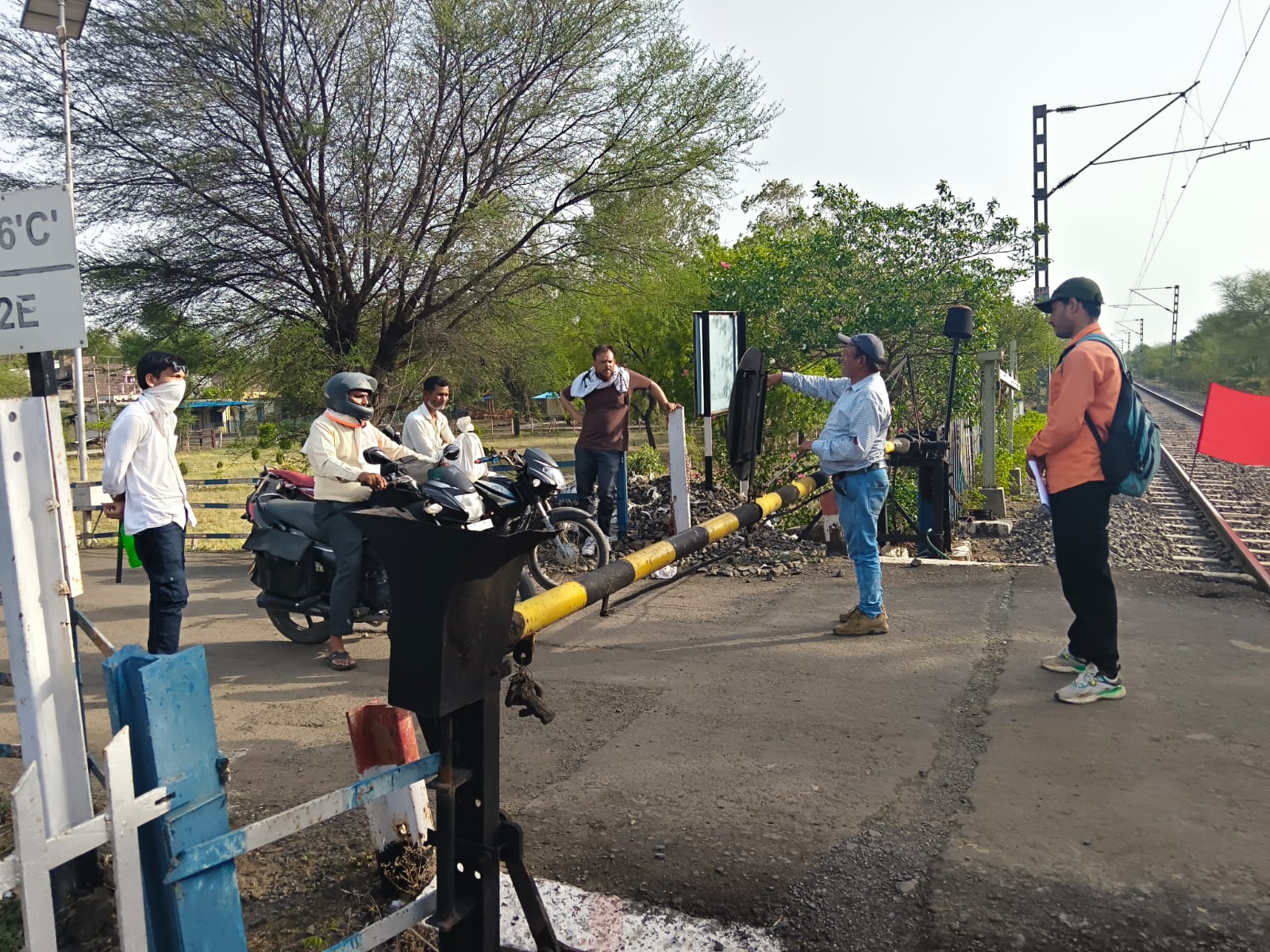 Awareness campaign conducted at 85 level crossing gates in Bhopal division