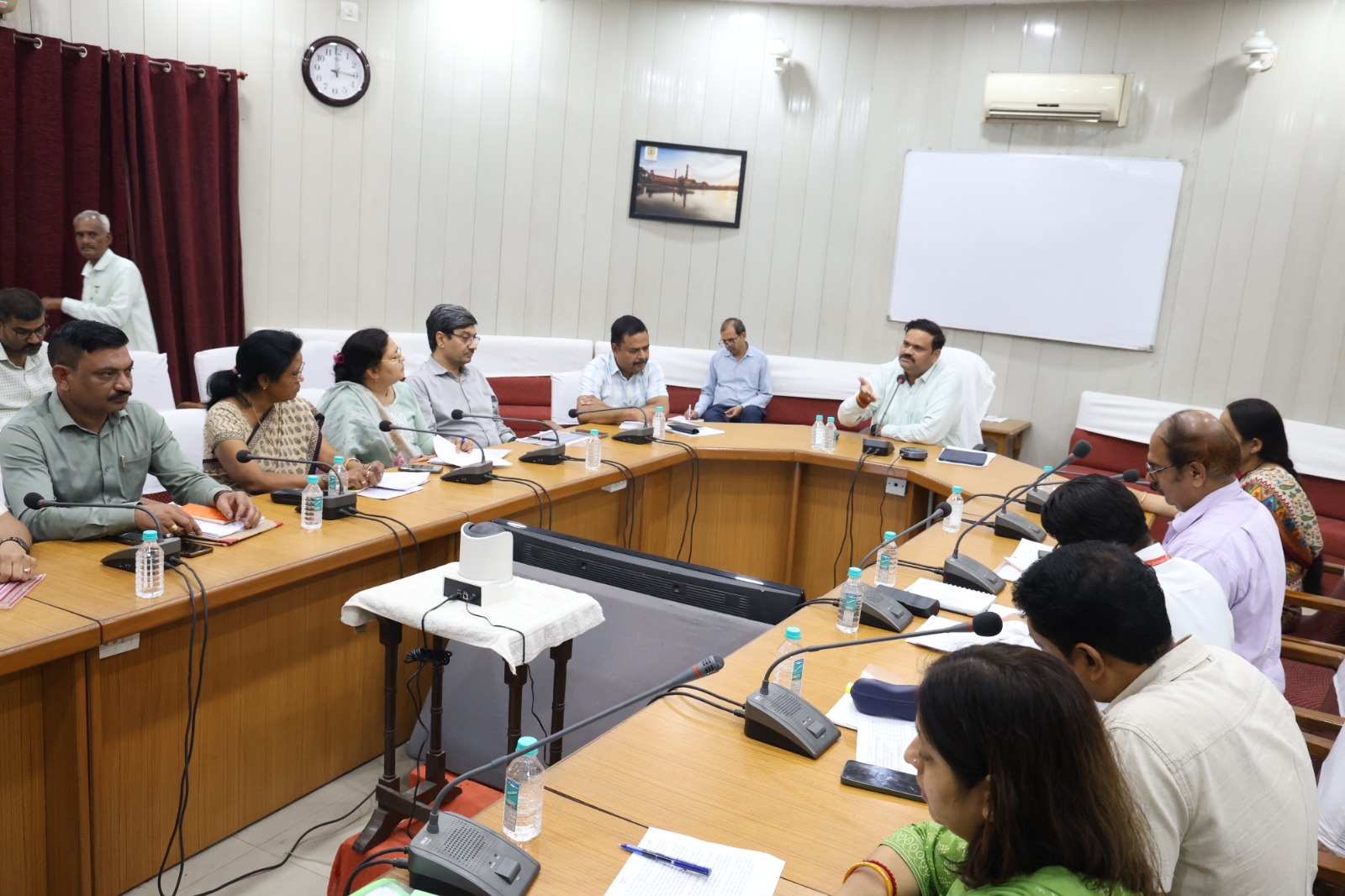 Link Anganwadi workers to Shram Yogi Maandhan scheme: Divisional Commissioner