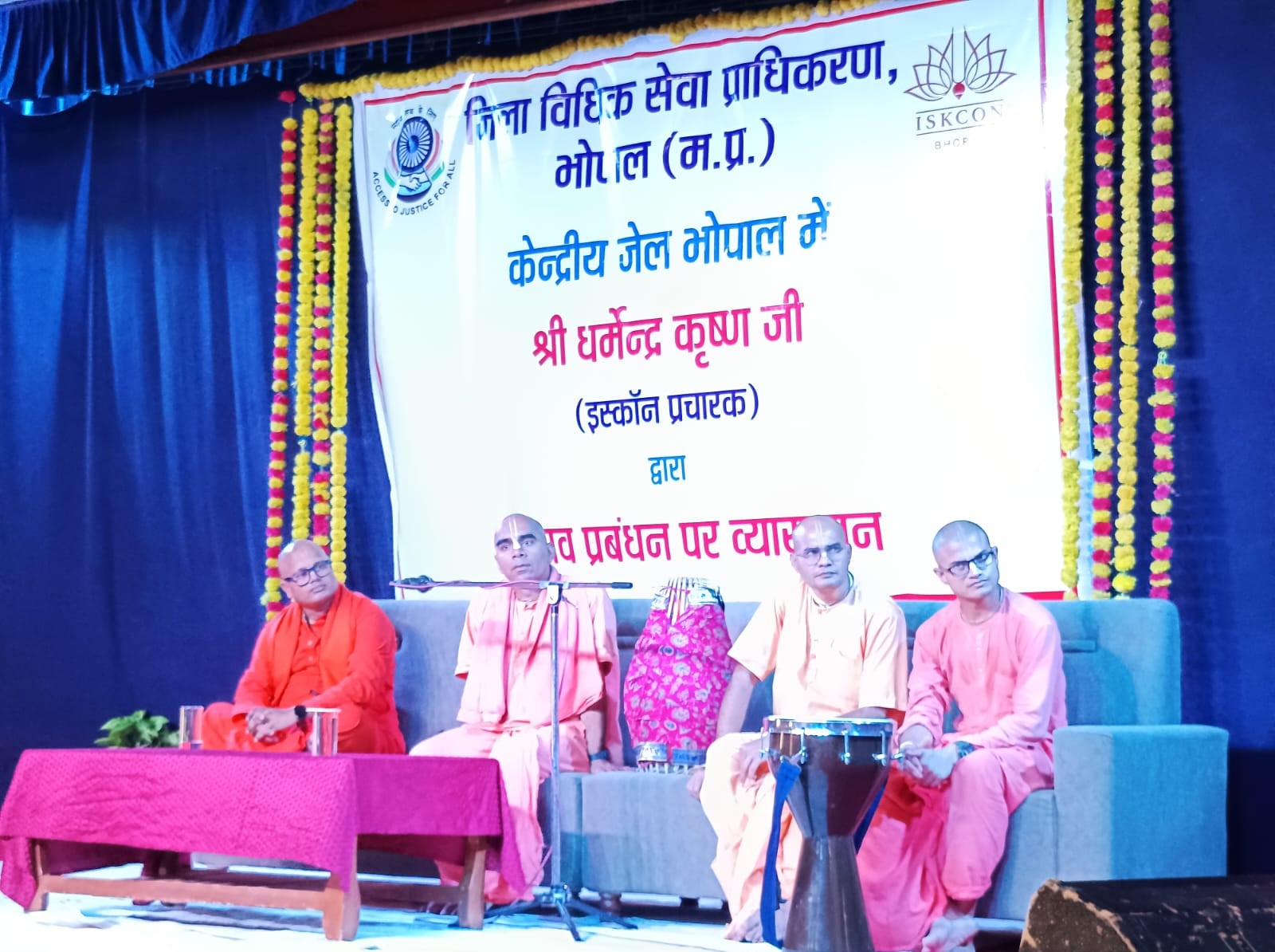 Stress management lecture held for inmates at Bhopal Central Jail Stress management lecture held for inmates at Bhopal Central Jail
