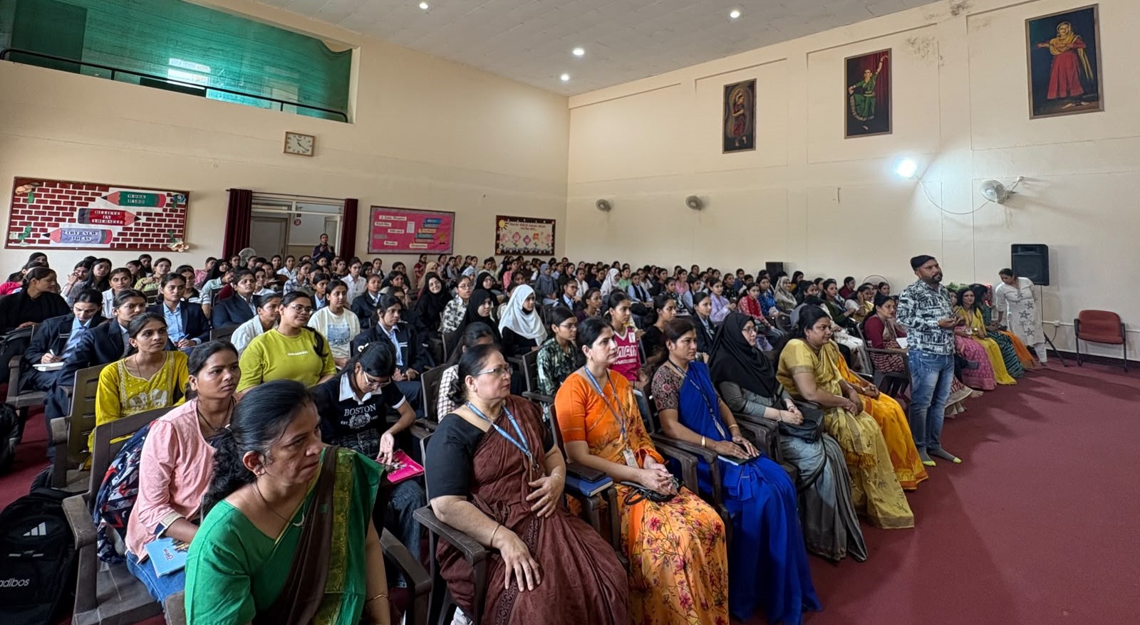 Sant Hirdaram Girls College Hosts Inspiring Induction Programme for New Students