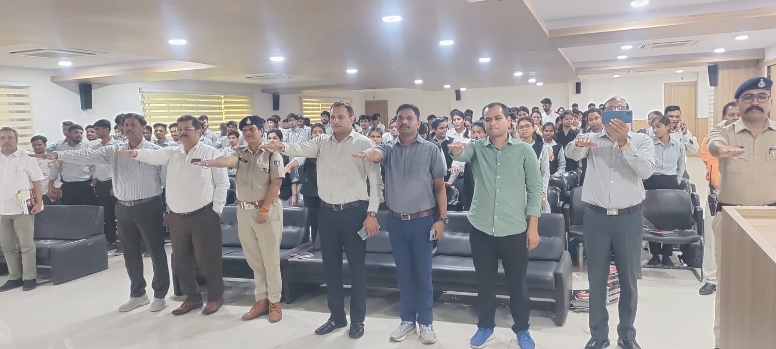 Commissioner seeks pathway, bridge report for Khushilal Medical College campus