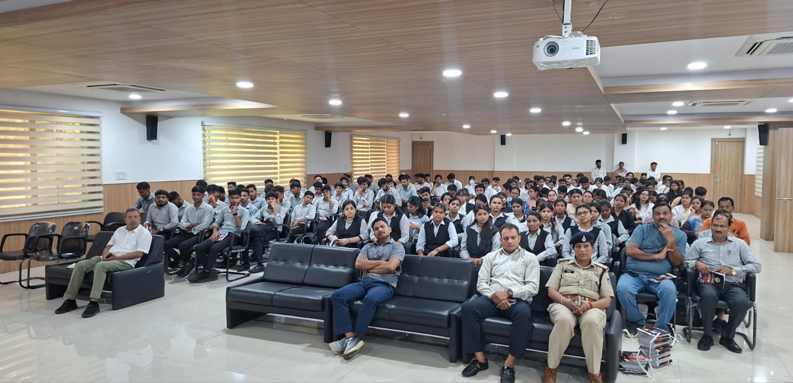 Commissioner seeks pathway, bridge report for Khushilal Medical College campus