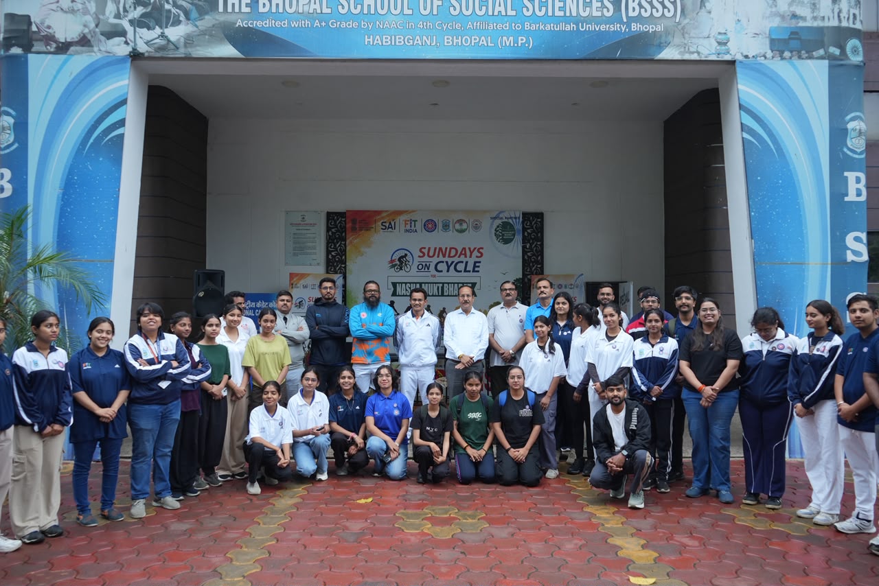Gen-Z Takes Drug-Free Pledge at Sundays on Cycle Event in Bhopal Gen-Z Takes Drug-Free Pledge at Sundays on Cycle Event in Bhopal