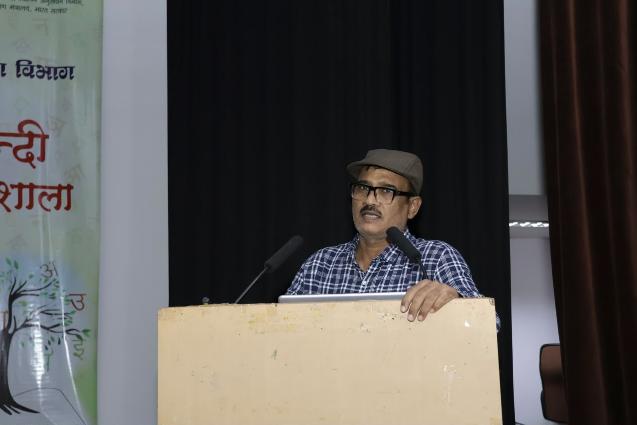 Effective Use of Digital Tools Essential for Official Hindi Writing