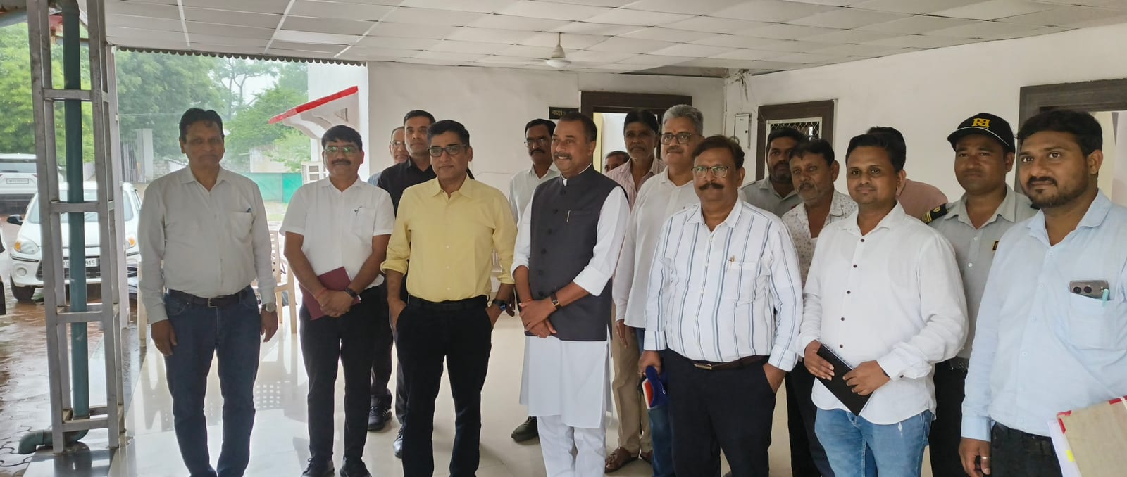 Mandi Board Commissioner Kumar Purushottam conducts surprise inspection at Berasia Mandi Mandi Board Commissioner Kumar Purushottam conducts surprise inspection at Berasia Mandi