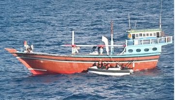 Coast Guard Seizes ₹3,000 Crore Drugs Near Lakshadweep, Five Pakistanis Detained Coast Guard Seizes ₹3,000 Crore Drugs Near Lakshadweep, Five Pakistanis Detained