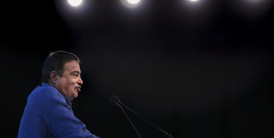 Gadkari Delayed by Traffic, Proposes Flyover Technology Gadkari Delayed by Traffic, Proposes Flyover Technology