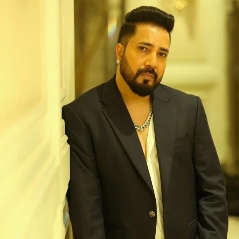Mika Singh’s 100-acre farmhouse has gurdwara, temple and private helipad Mika Singh’s 100-acre farmhouse has gurdwara, temple and private helipad