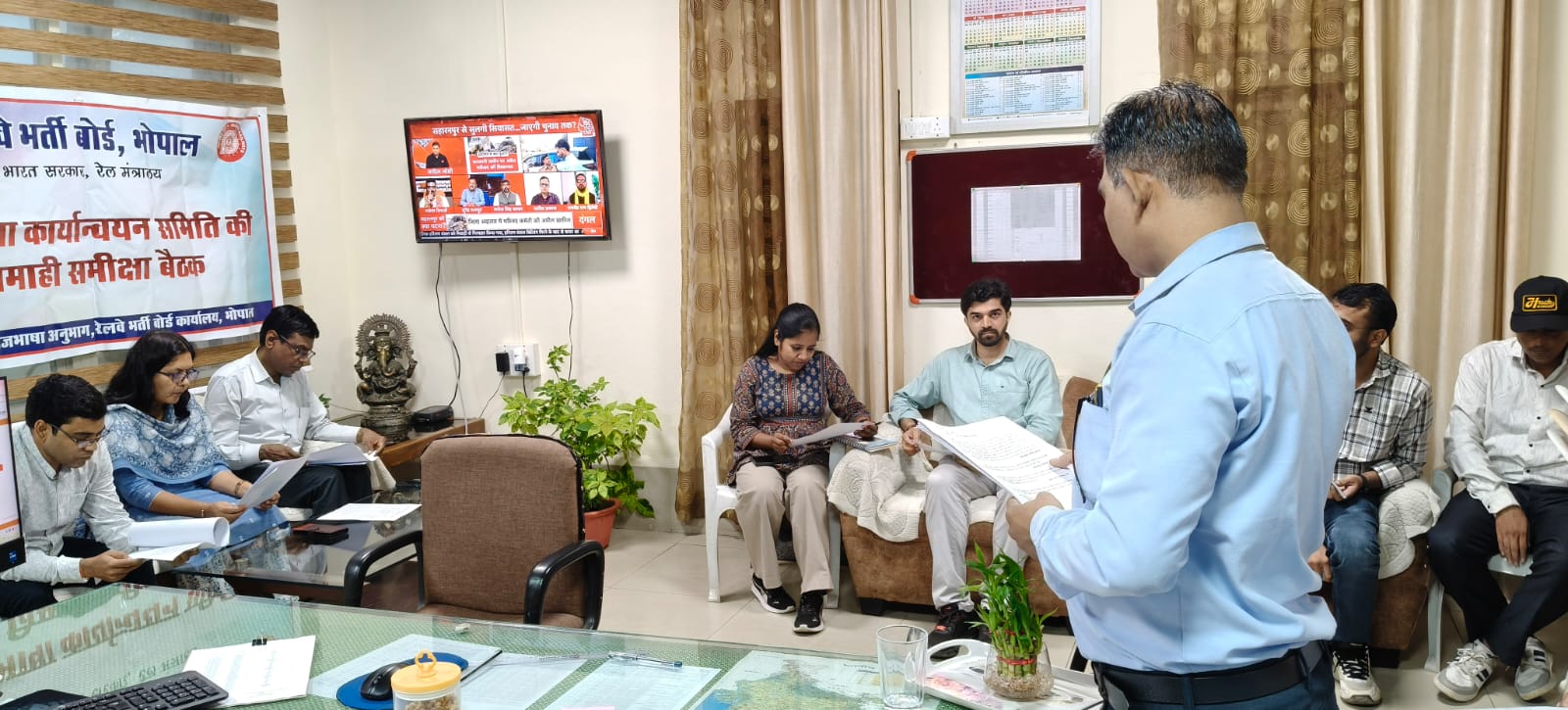 Hindi can bind the entire country together, Rashmi Diwakar says