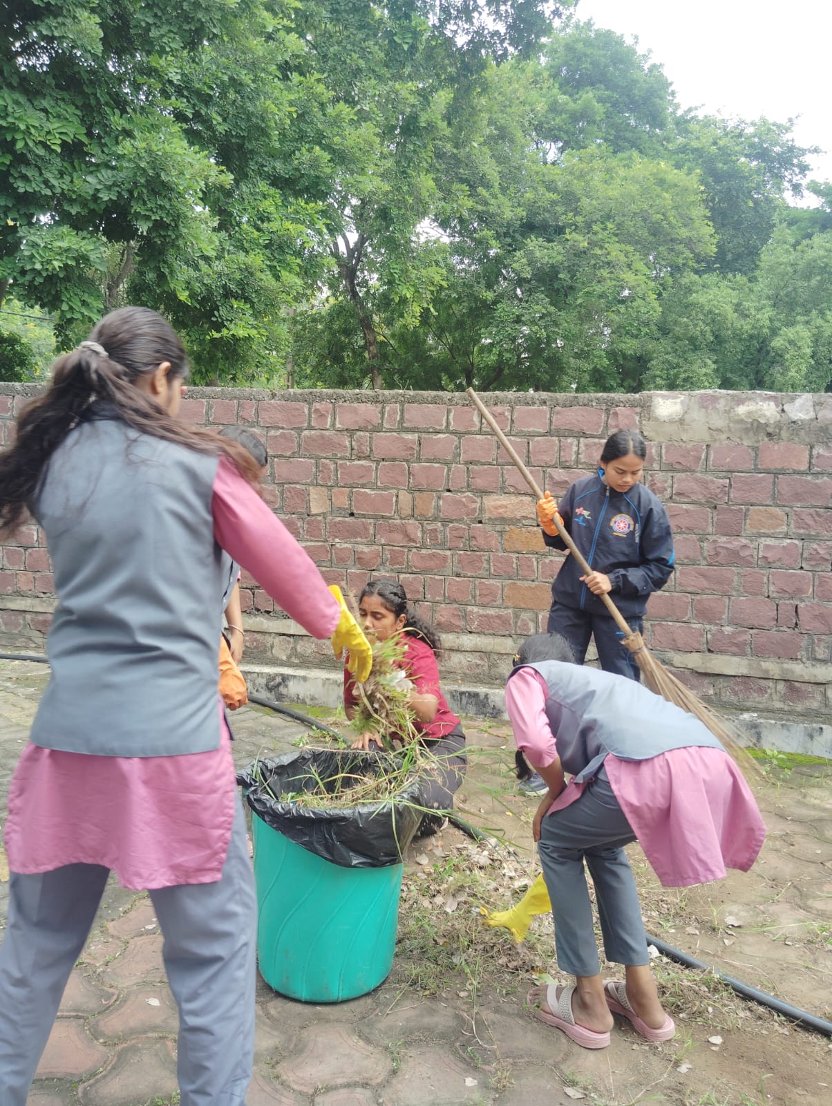 NSS Holds Shramdaan, Cleanliness Drive Under Seva Sankalp Campaign in Bhopal