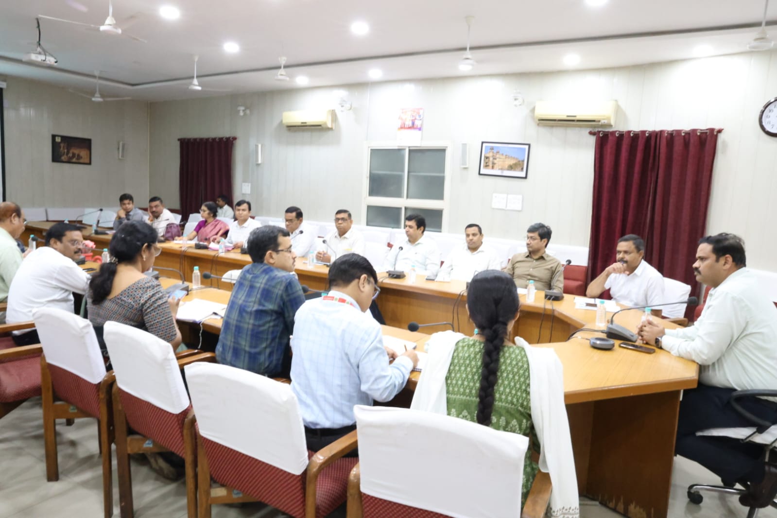Divisional Commissioner Reviews Time-Bound Correspondence, Orders Micro-Level Campaign Preparations Across Division
