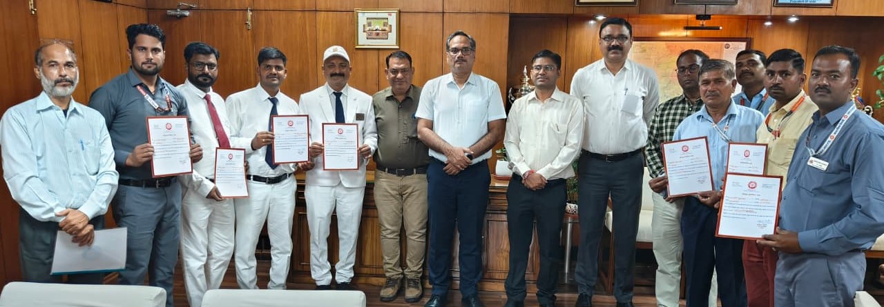 DRM honours eight railway employees for averting potential train accidents