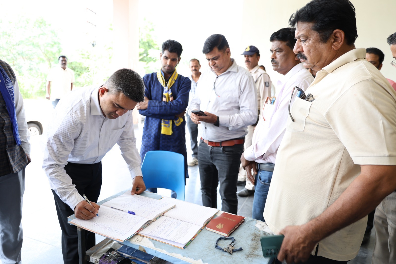 Collector Mishra Inspects EVM Godown in Presence of Political Parties