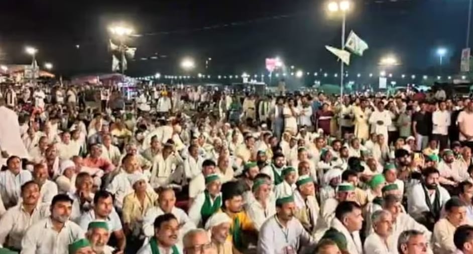 Farmers hold night mahapanchayat over sugarcane, power and MSP demands Farmers hold night mahapanchayat over sugarcane, power and MSP demands