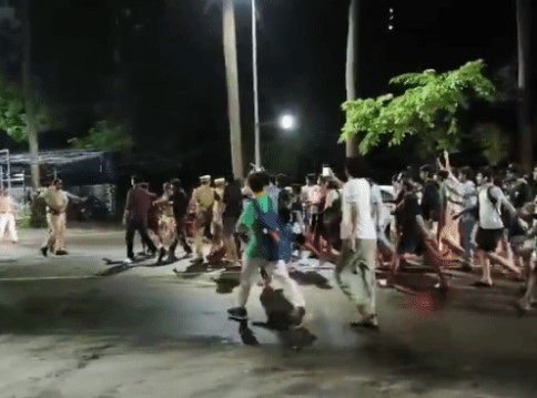 Students protest after IIT Bombay student’s death on Mumbai campus Students protest after IIT Bombay student’s death on Mumbai campus
