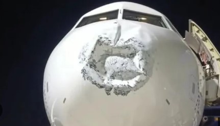 IndiGo Flight Hit by Lightning, Lands Safely at Lucknow Airport IndiGo Flight Hit by Lightning, Lands Safely at Lucknow Airport
