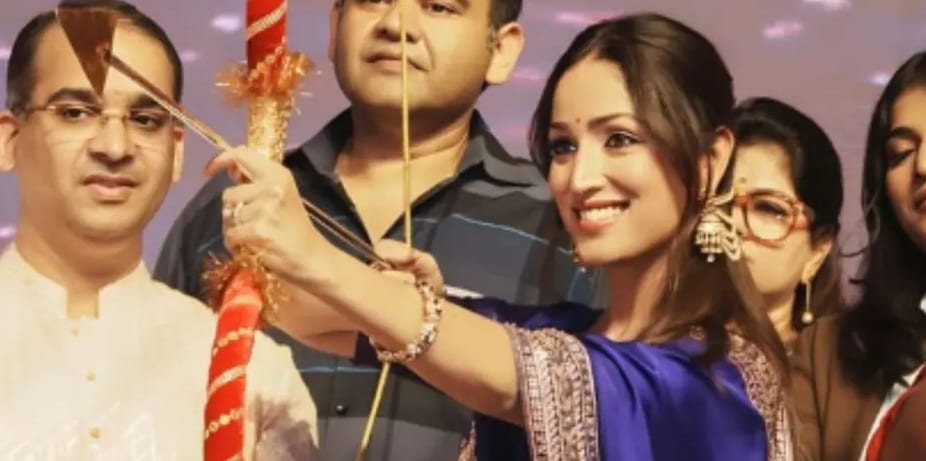 Yami Gautam Shoots Arrow at Ravana, Says Jai Shri Ram