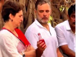 Rahul seen with Tricolour, Priyanka joins opposition protest in Delhi