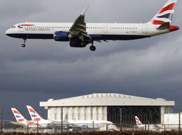 British Airways jet drops 28,000 feet in nine minutes, avoids disaster