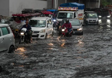 Heavy rain in Delhi-NCR, flooding in Lucknow, hail in Rajasthan