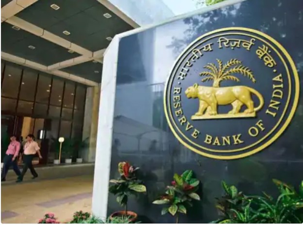 RBI Moves to Curb Rupee Slide With Special Dollar Facility