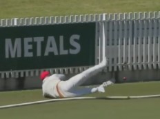 Weatherald ruled out with concussion after boundary-saving head collision in Shield
