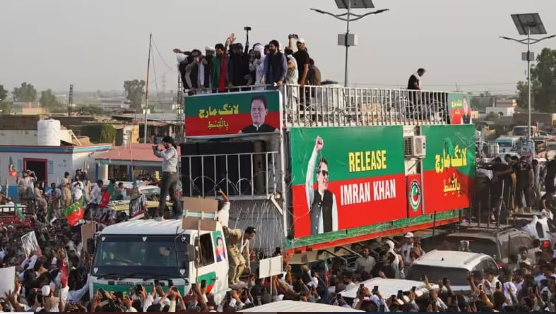 Imran Khan Supporters March Towards Islamabad After Talks Fail