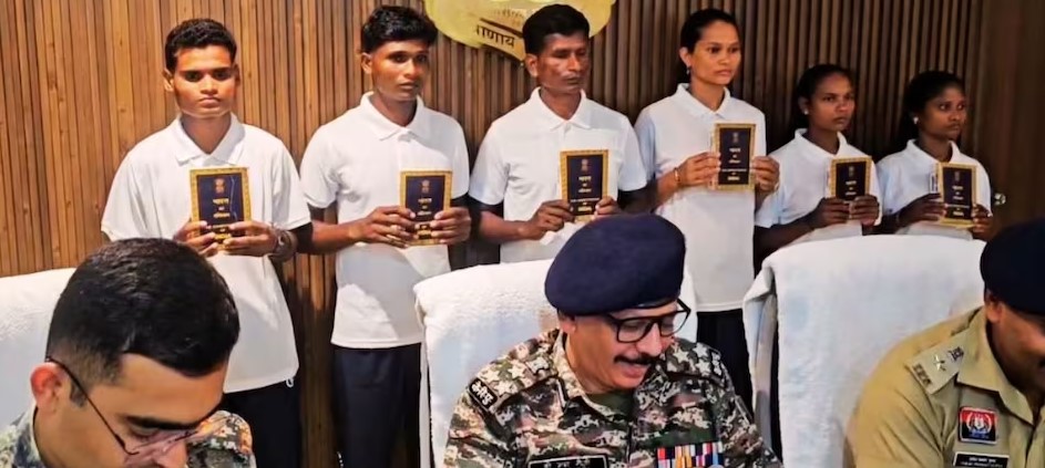Six Maoists carrying Rs 35 lakh bounty surrender in Bastar