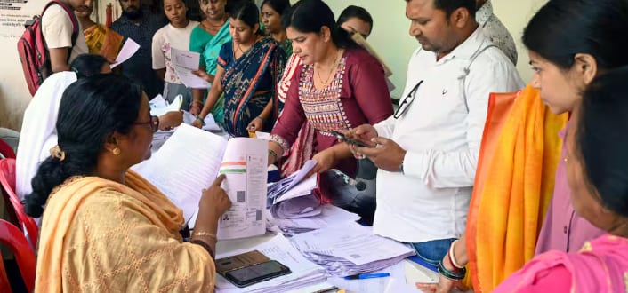 Election Commission extends voter list deadlines amid ongoing SIR controversy Election Commission extends voter list deadlines amid ongoing SIR controversy