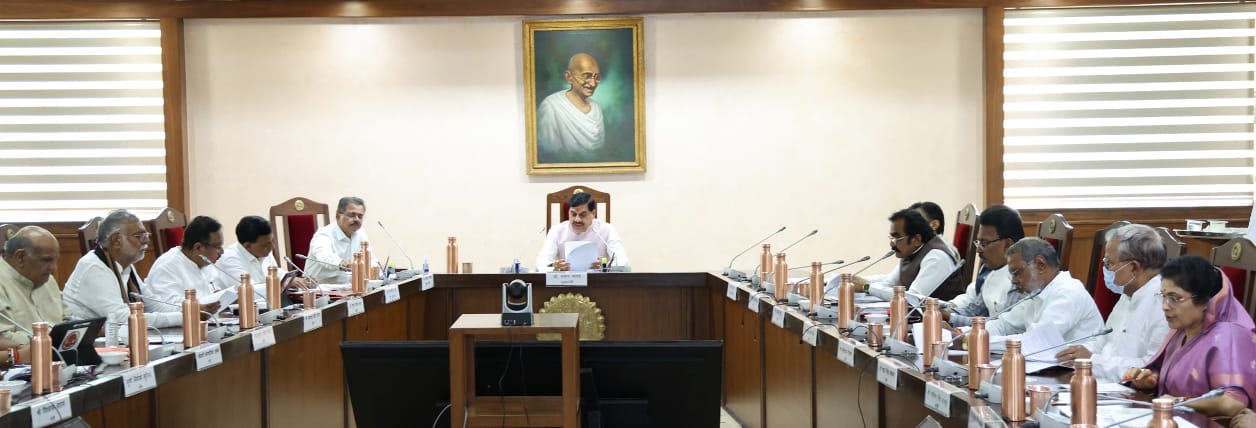 Madhya Pradesh Cabinet Felicitates Modi on 25 Years in Public Life