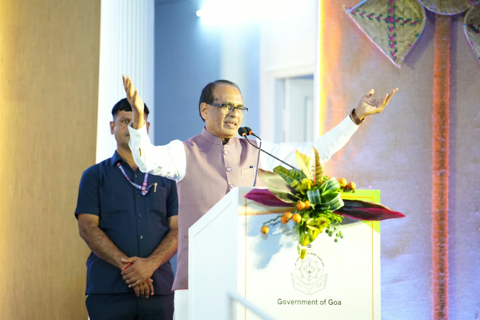 Shivraj Leads Cleanliness Drive In Goa On Gandhi Jayanti With Sawant