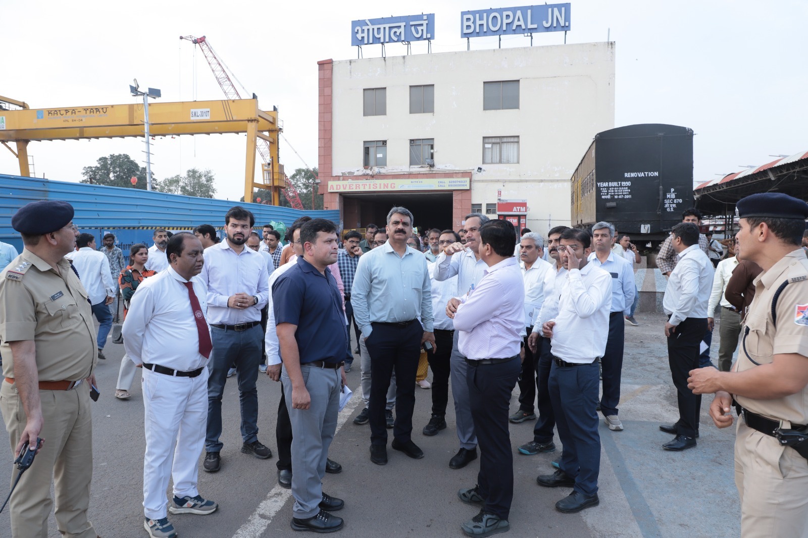 General Manager inspects facilities at Bhopal and Rani Kamalapati stations