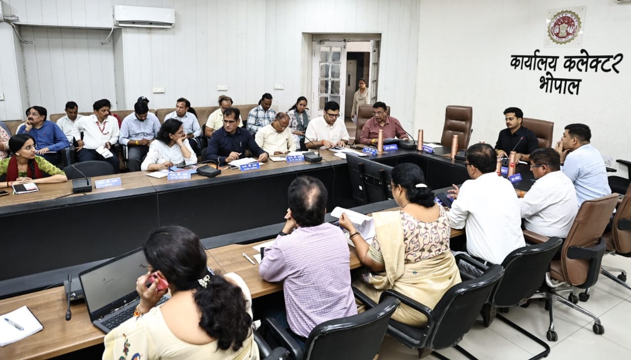 ADM Pandey Orders Regular Inspections of Hostels Across SDM Areas