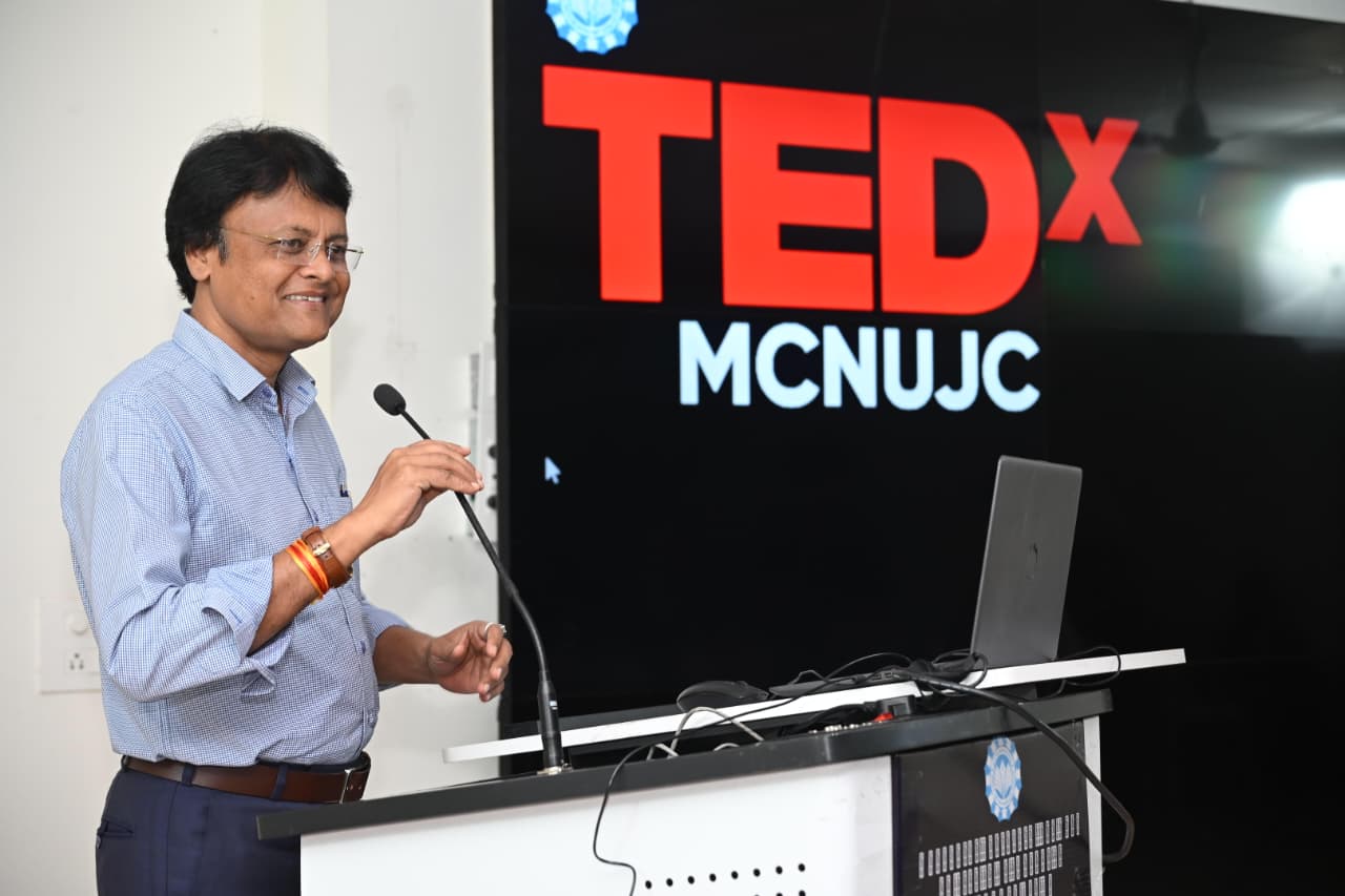 Oneness Is the Eternal Truth, Sadvidyanand Saraswati Tells MCU Students