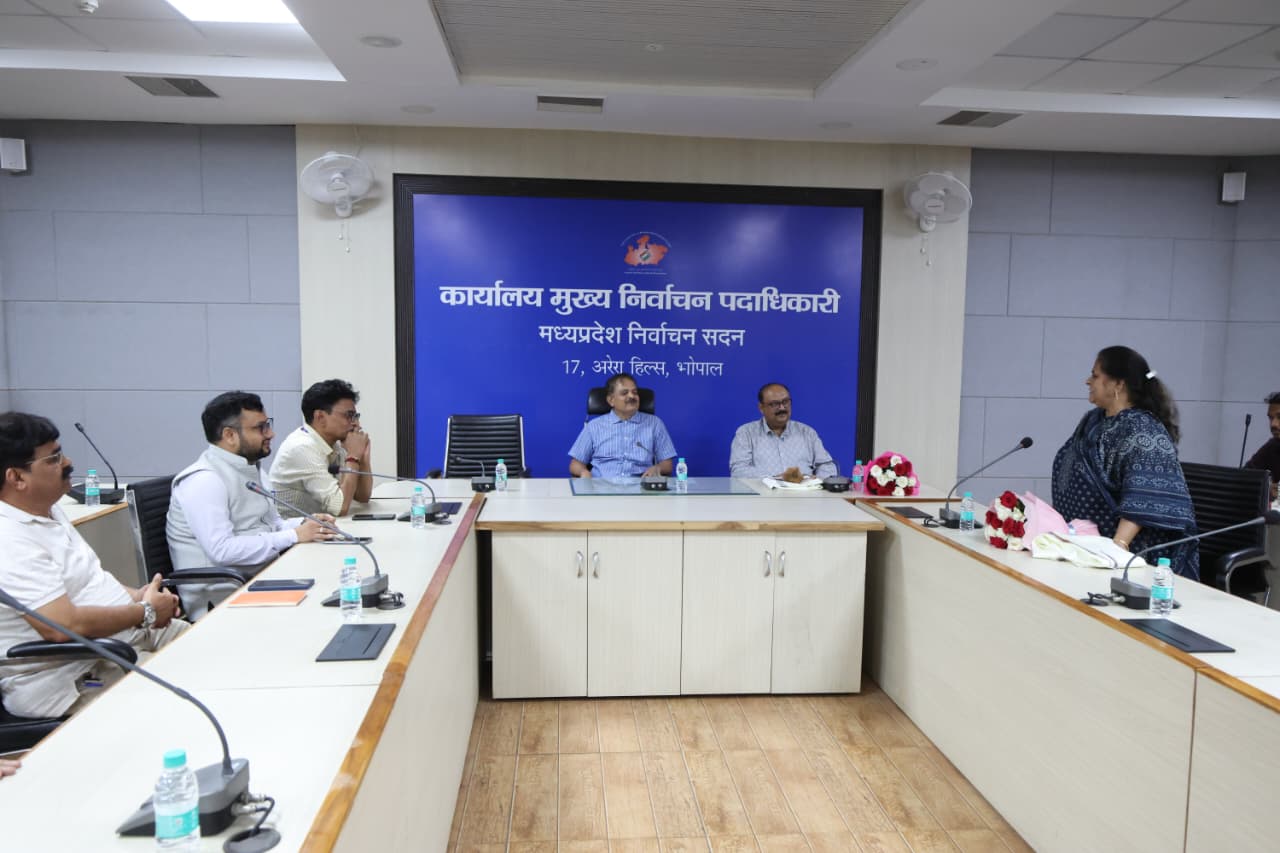 Farewell held at Nirvachan Bhawan for two retiring officials and staffers