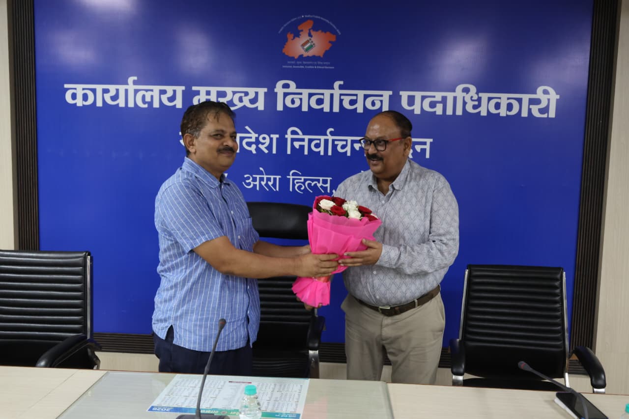 Farewell held at Nirvachan Bhawan for two retiring officials and staffers