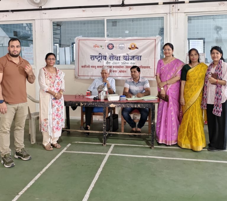 Bhopal college holds blood donation drive on Voluntary Blood Donation Day