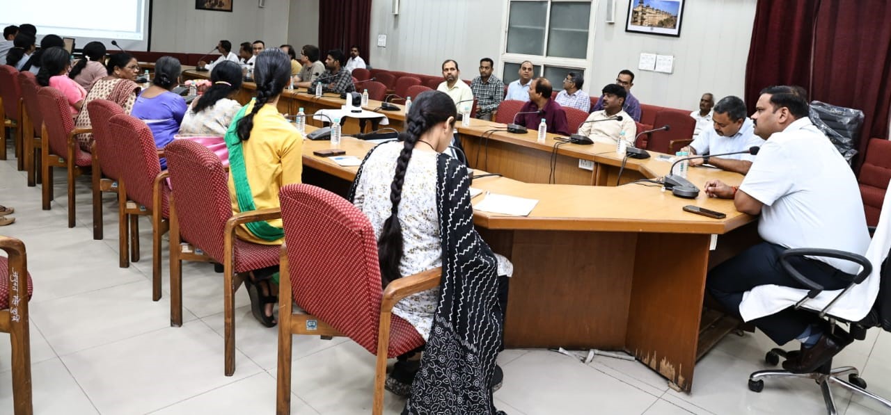 संभागायुक्त शर्मा ने जनसमस्याओं के त्वरित निराकरण के निर्देश दिए